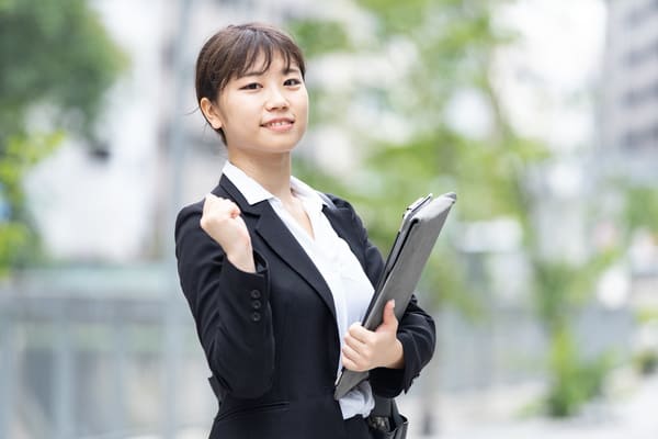 いきいきと働く新入社員